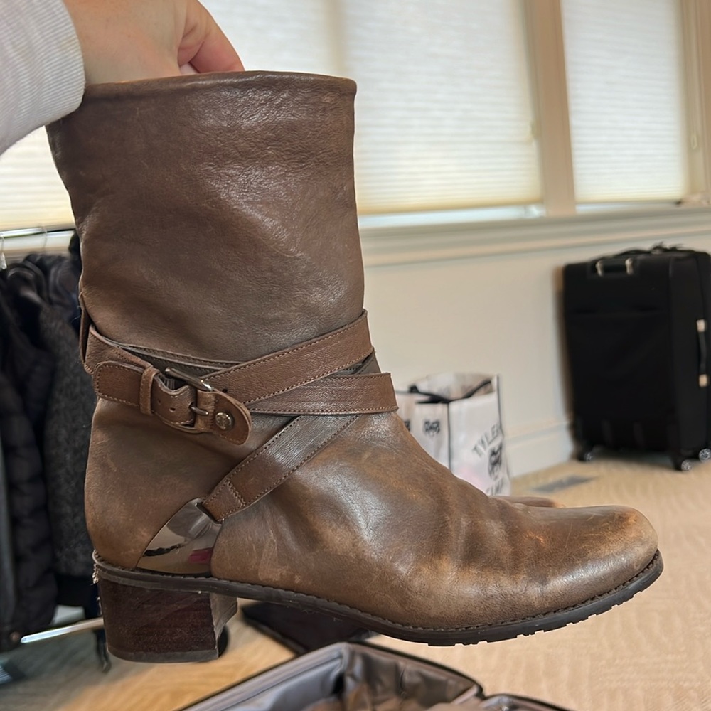 Stuart Weitzman boot size 10 brown leather metallic silver hardware